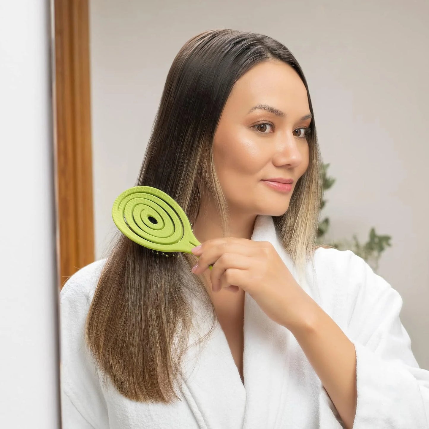 Ninabella Detangler Brush - No Tangle Hair Brush for Women, Fine, Thick and Long Hair - Hairbrush for Wet and Dry Hair, Gentle on the Scalp - Light Blue