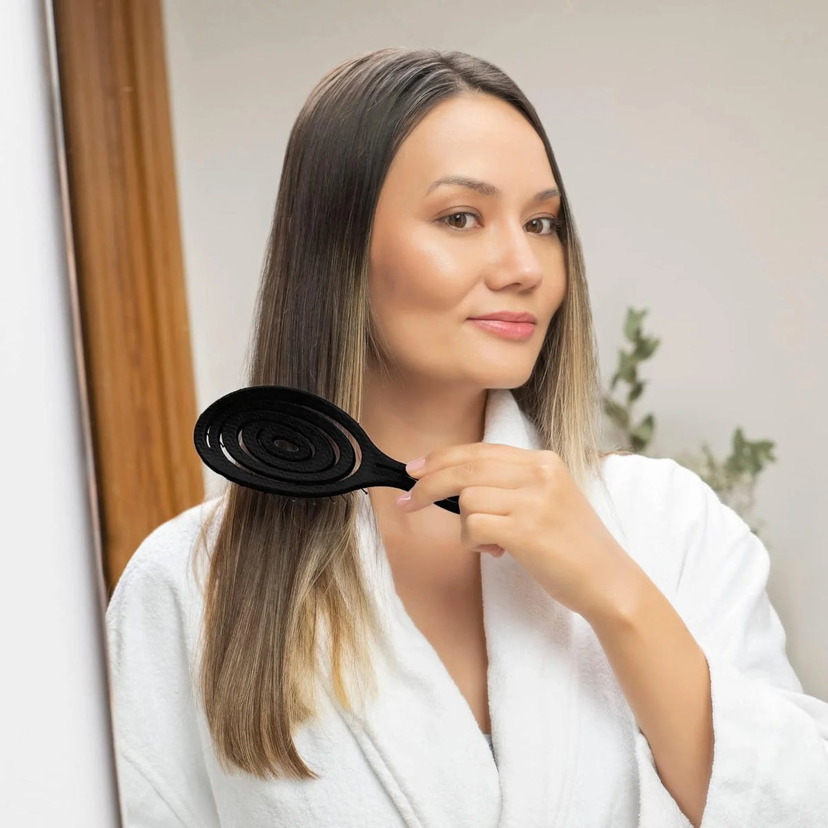 Ninabella Detangler Brush - No Tangle Hair Brush for Women, Fine, Thick and Long Hair - Hairbrush for Wet and Dry Hair, Gentle on the Scalp - Light Blue