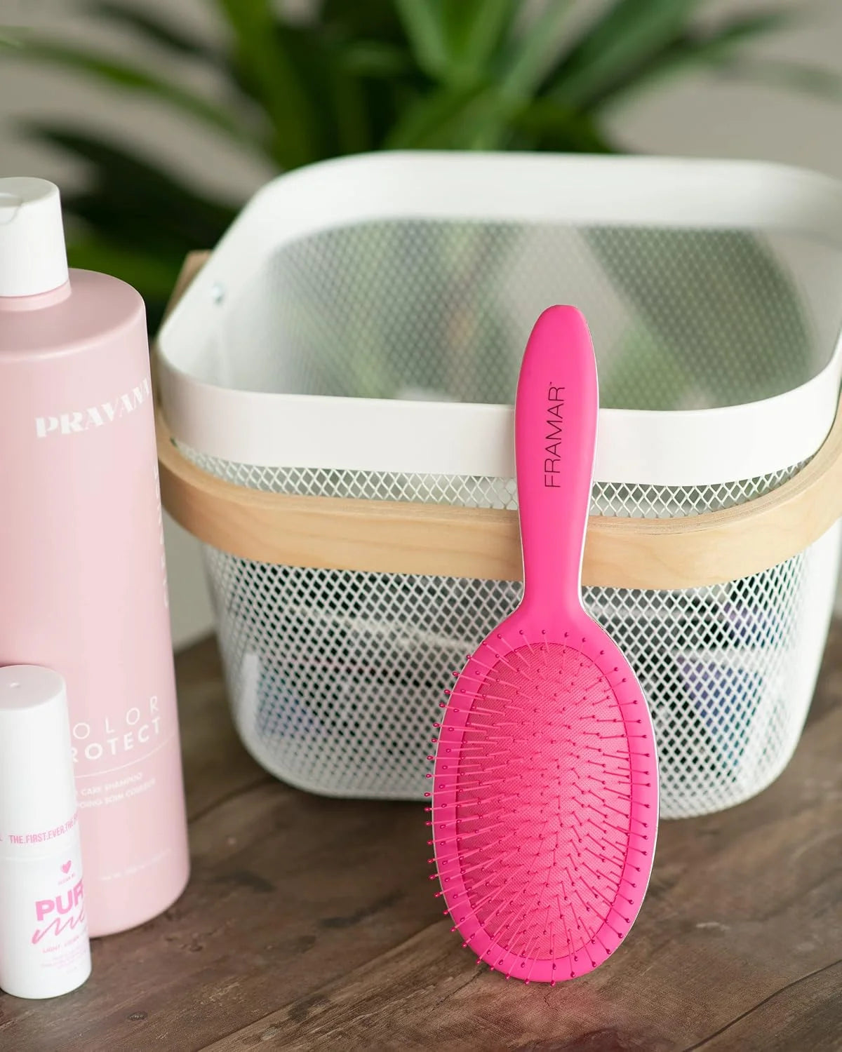 FRAMAR Checkered Hair Brush Detangler, Wet Hair Brushes For Women – Pink