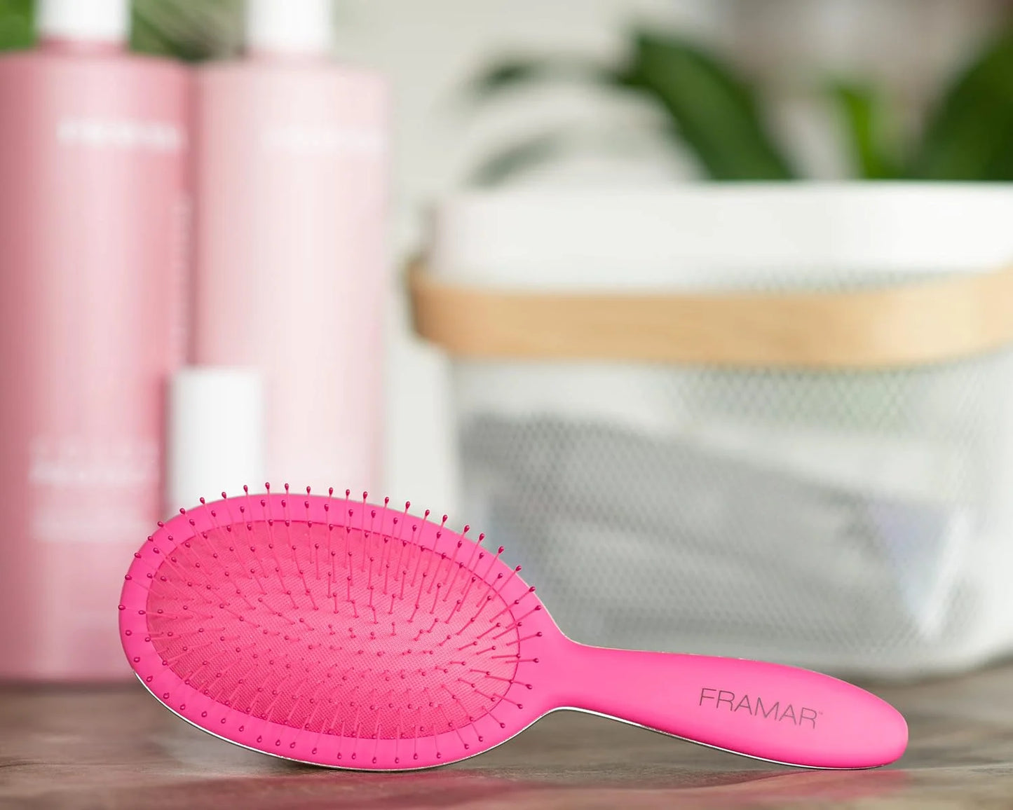 FRAMAR Checkered Hair Brush Detangler, Wet Hair Brushes For Women – Pink