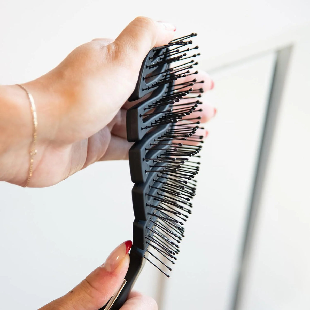 FRAMAR Vented Pink Hair Brush For Women, Flex Brush With Bendable Frame