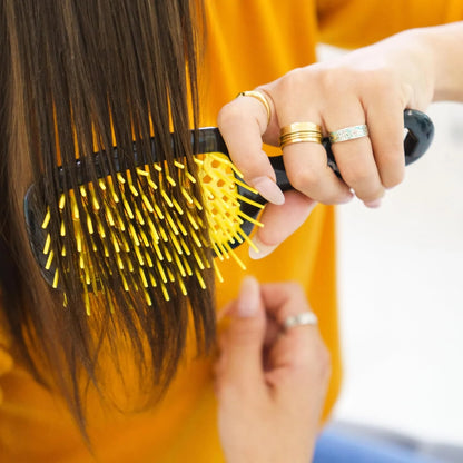 FHI Heat UNbrush Detangling Brush for Pain-Free Brushing on All Wet or Dry Hair Types — Durable DuoFlex Anti-Static Bristles, Lightweight Handle, Vented Hair Brush